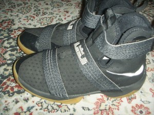 lebron soldier 10 black gum