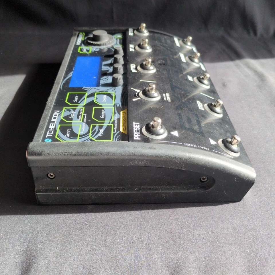 TC-Helicon VoiceLive 3 Extreme Vocal Guitar Multi Effects Processor w/ Box Japan - Image 3 of 4