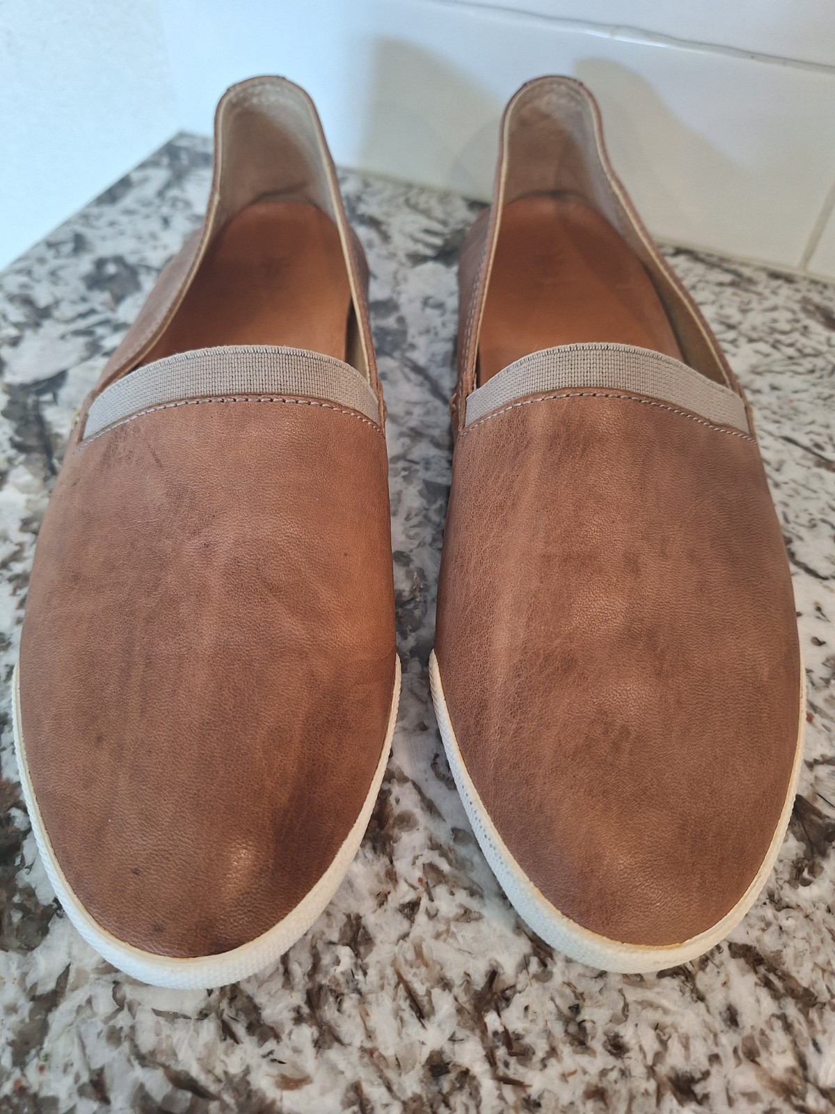 Frye Leather Melanie Flat Loafer Womens sz 10m Almond Brown Slip On