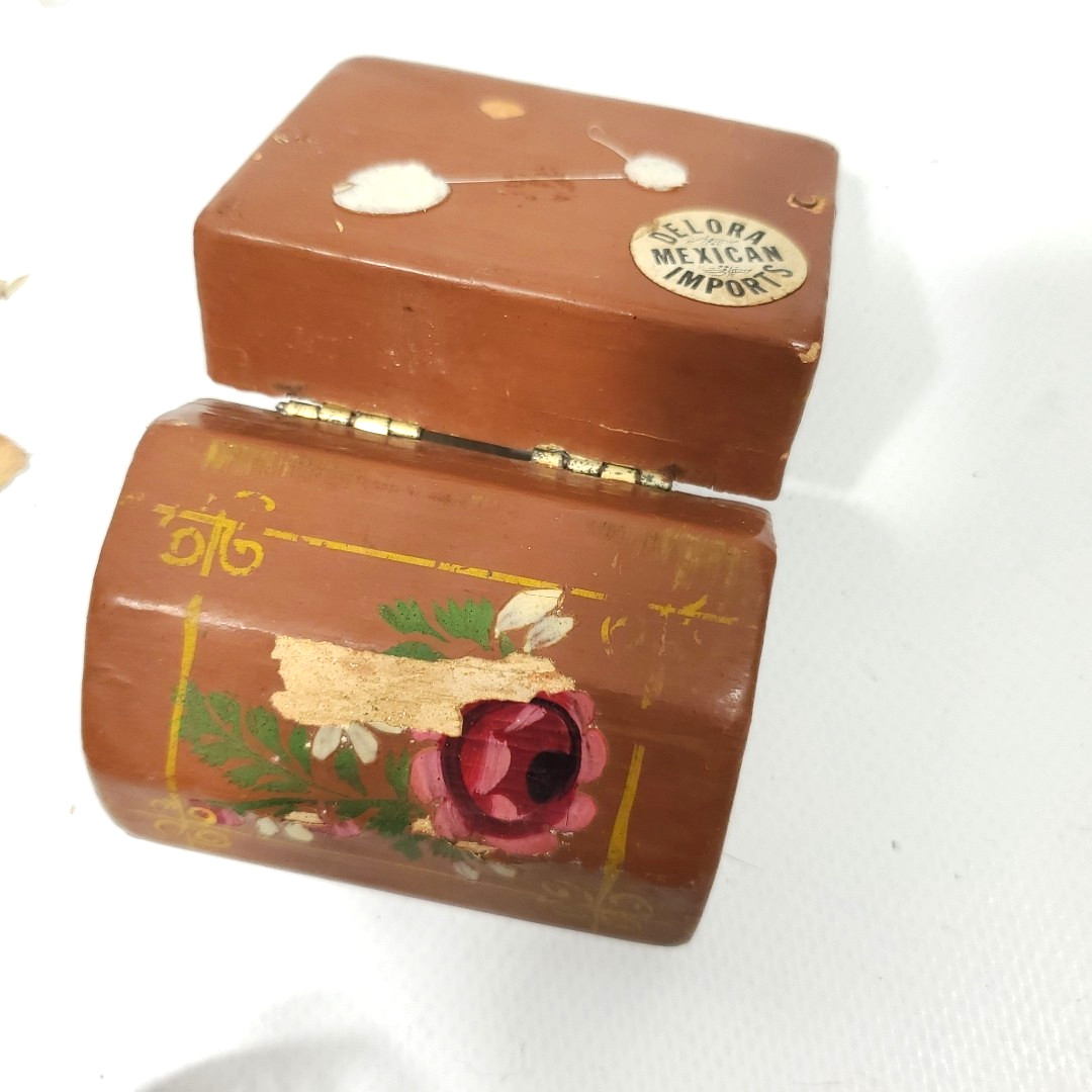 16pc Vintage Unbranded Mixed Dollhouse Wood Furniture Lot Miniature. None Broken