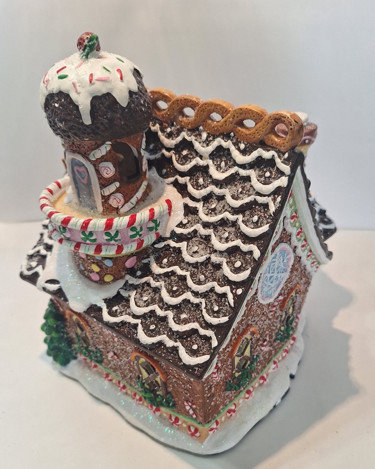 Christmas Holiday Time 2004 Village Collectibles Gingerbread House Fiber Optic