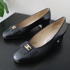Vintage Etienne Aigner Fiesta Black Leather Pumps Gold Tone Logo Bow 6.5