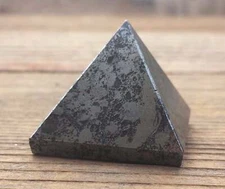 NATURAL HEMATITE MEDIUM GEMSTONE PYRAMID 27-30mm