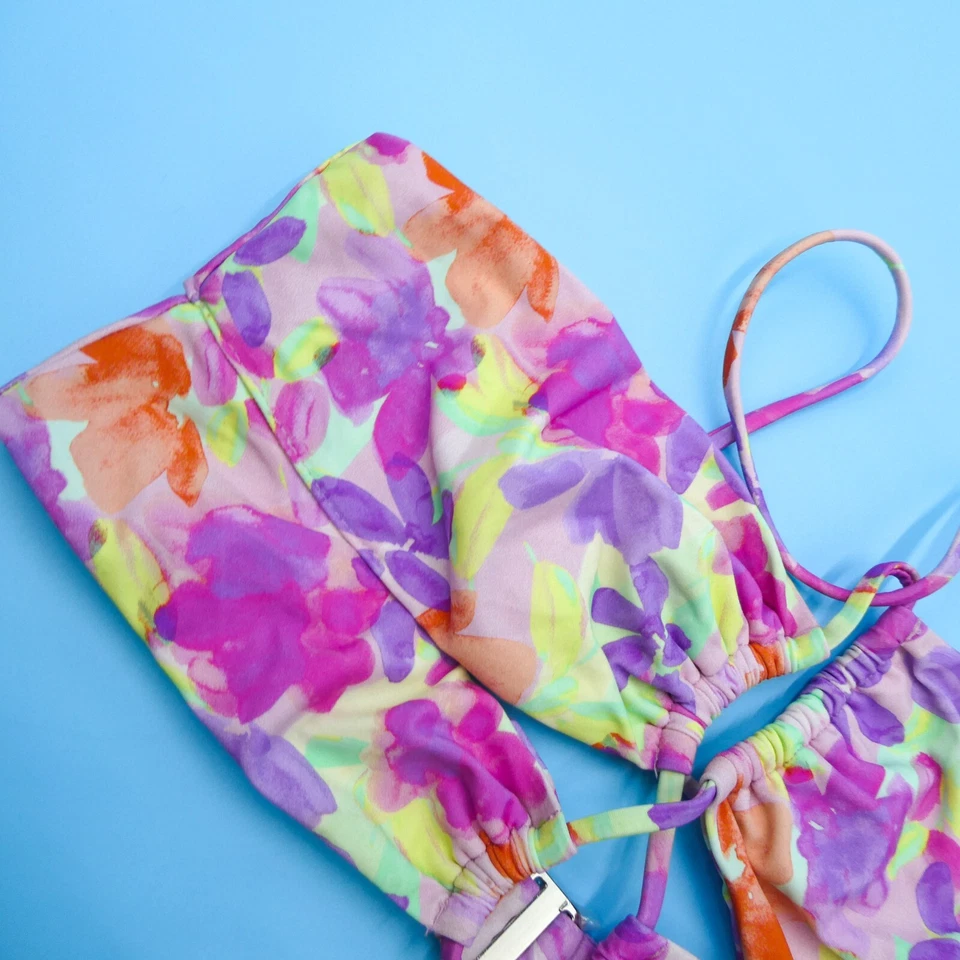 Top de bikini for Love & Lemons mediano multicolor floral corbata con volantes recorte traje de baño Foto 3 de 4