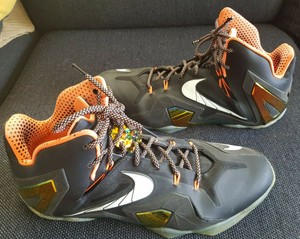 lebron elite black gold