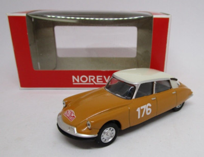 Voiture de 1959 couleur bleue – CITROEN 2CV AZL