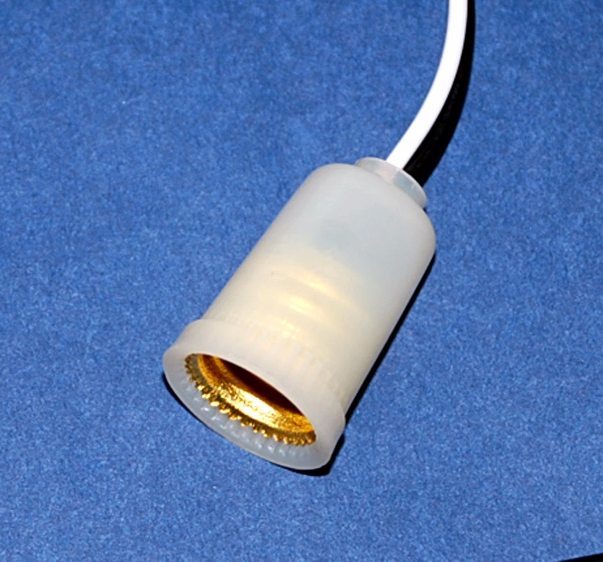 New Leviton Unglazed Porcelain Light Socket Lamp Holder, 43 OFF