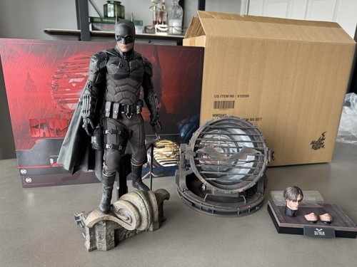 Hot Toys The Batman & Bat-Signal Deluxe Figure 1/6 MMS641 - Robert Pattinson - Picture 3 of 24