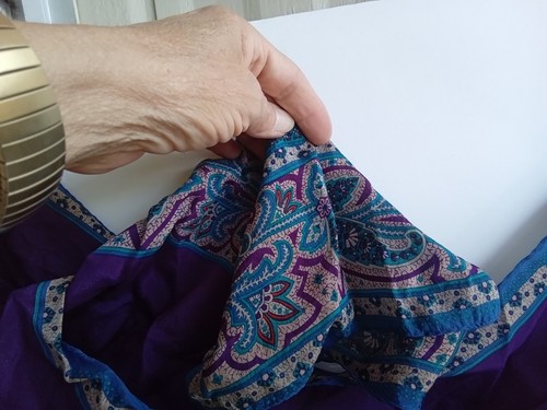 PURPLE BLUE PAISLEY 100 % SILK SCARF RECTANGLE SIZE 10.5" 51 3/8" JAPAN MFG NICE - Picture 4 of 7
