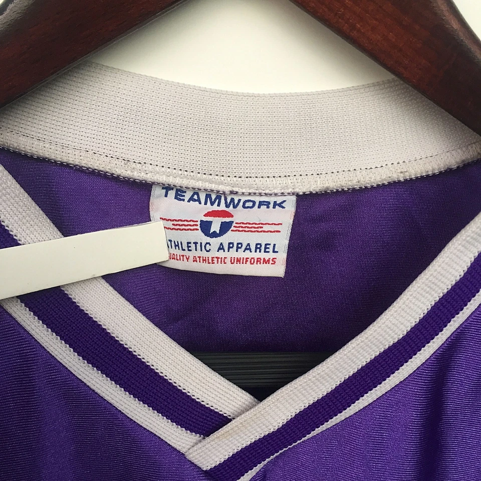 Camiseta deportiva de fútbol de trabajo en equipo Orovilie vintage talla L hecha en EE. UU.    Foto 3 de 4