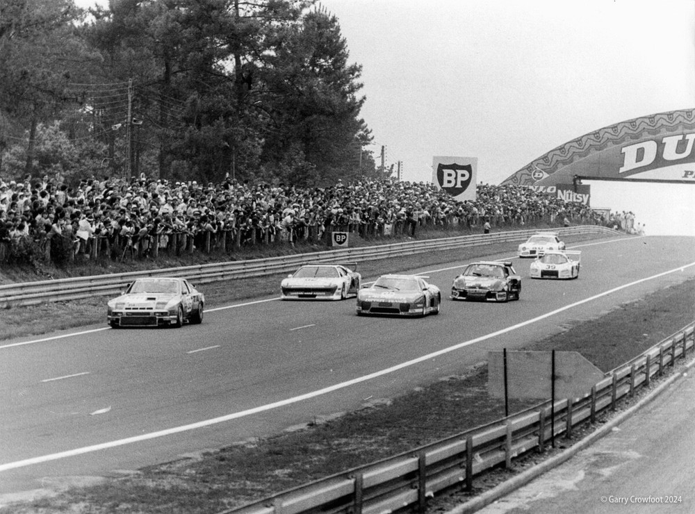 1982 Le Mans 24 Hour Race Action-Packed Original Photo 24x18cm L722