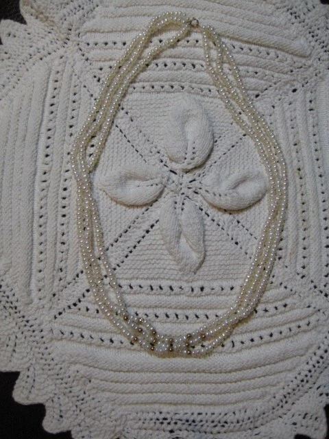 COLLAR VINTAGE DE PERLAS Y CUENTAS DE ORO AMARILLO MACIZO DE 14K DE 3 HEBRAS FIRMADO Foto 2 de 4