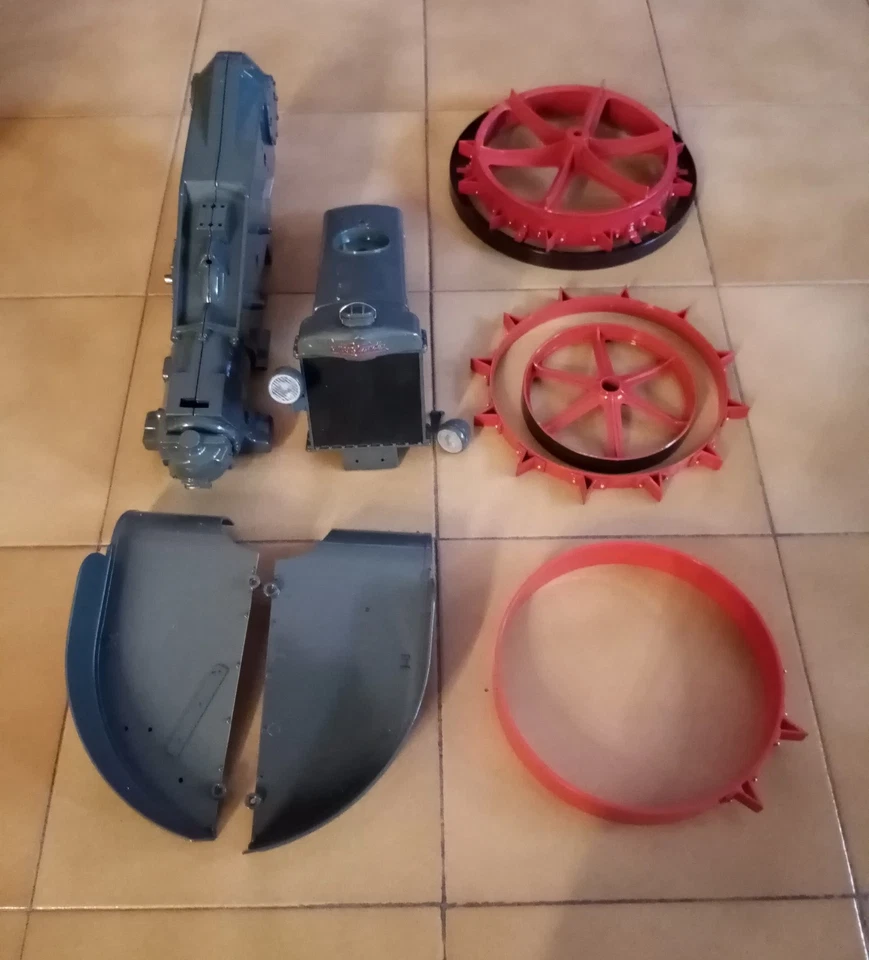 COSTRUISCI IL MITICO TRATTORE SUPER LANDINI SCALA 1:8 HACHETTE - COMPLETO - Immagine 3 di 4