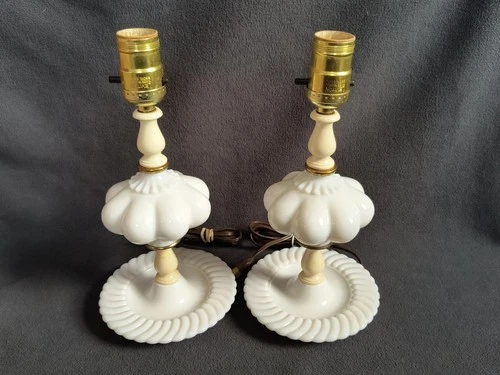 VTG Milk Glass Melon Ribbed Boudoir Lamp Pair Unique Pattypan Shape