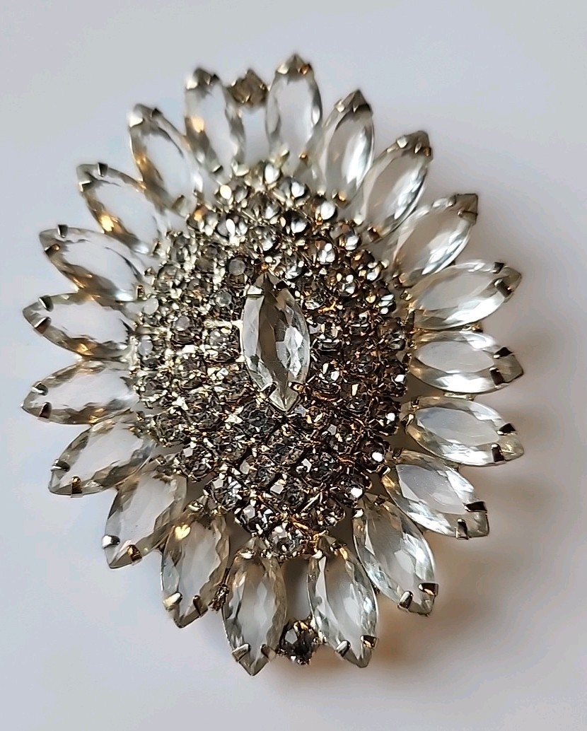 Gorgeous Large Vintage Juliana, clear crystal brooch 1960s excellent condition !