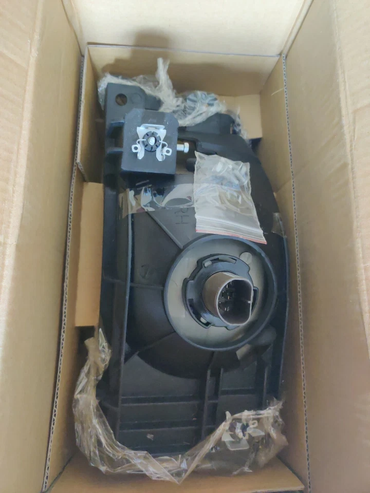 Conjunto de faros laterales derechos TYC 20-3563-00 para 96-98 Mercury Village Nissan Quest Foto 2 de 4