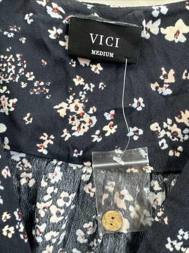 Mini vestido túnica para mujer VICI floral con cuello en V abotonada talla mediana nuevo sin etiquetas - Imagen 5 de 9