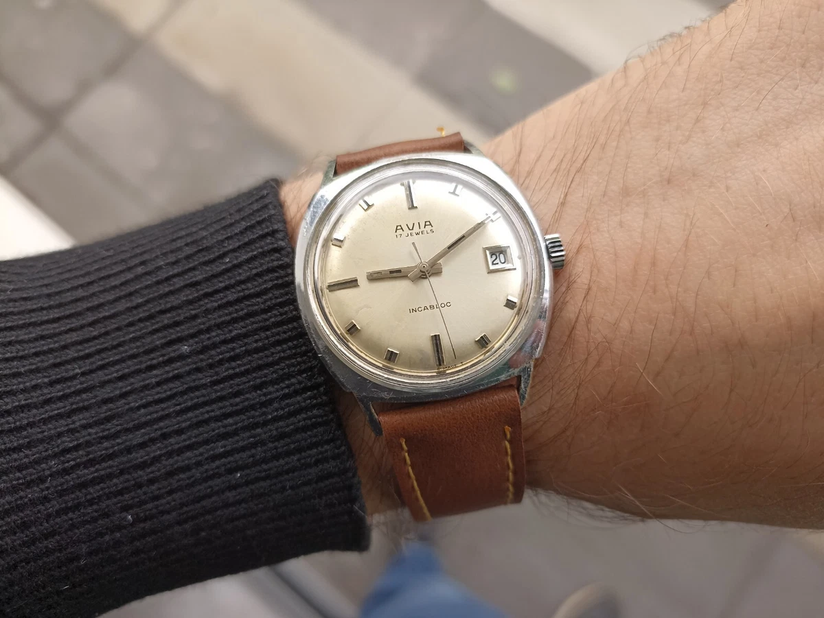 Avia 17 jewels clearance incabloc swiss made watch
