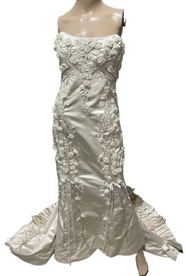 $10,000 Carolina Herrera Vintage Bow Back Embroidered Wedding Gown Dress US 0 2