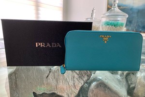 prada portafoglio lampo