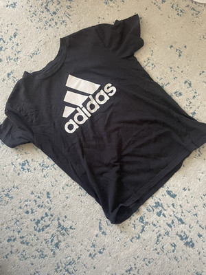 adidas Boys Black 100% Cotton Logo T-Shirt Short Sleeve Crew Neck 10/12