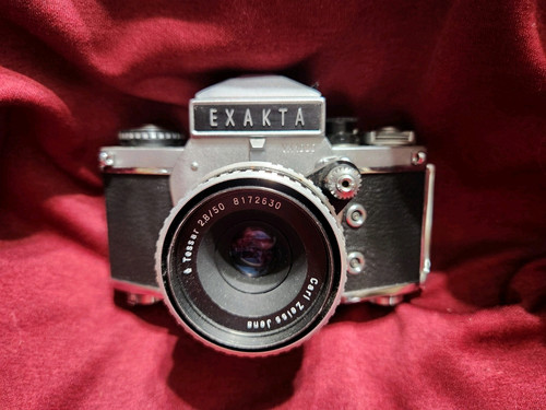 Near Mint Ihagee Exakta VX1000 Film Camerao w/ Carl Zeiss Tessar 2.8/50 lens