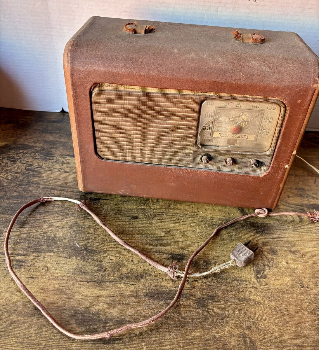 Vintage RCA Victor Model 25-BP Tube Radio From 1941 - Parts Vintage RCA Victor Model 25-BP Tube Radio From 1941 - Parts