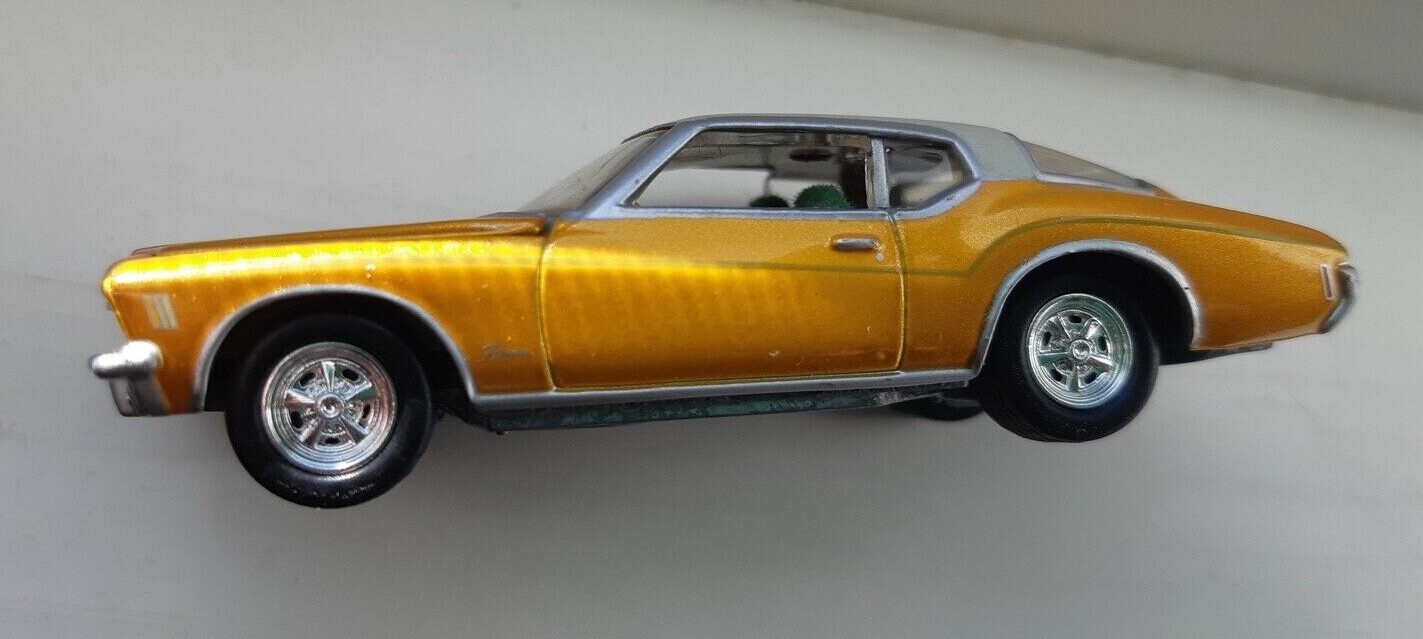 1971 BUICK RIVIERA ADULT Collectible DIECAST  King of Diamonds 1/64 scale