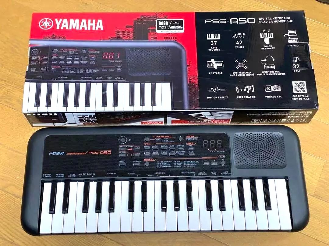  Yamaha Mini-key Portable Keyboard PSS-A50 : Musical