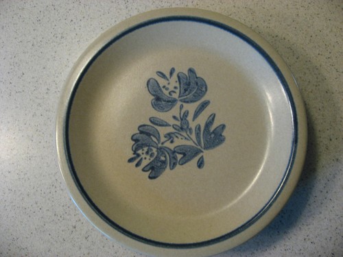 Vintage Lot of 4 Pfaltzgraff Yorktowne Stoneware Bread plates Old Castle Mark - Picture 2 of 4