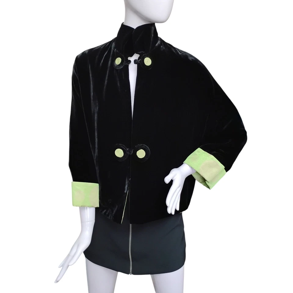 Chaqueta Shanghai Xu Haori Talla Pequeña Terciopelo Negro Con Forro Verde 2 Botones Foto 2 de 4