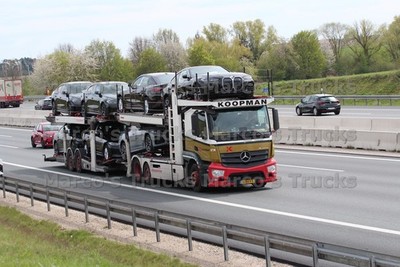 LKW Foto Mercedes-Benz Actros Autotransporter Niederlande gold KOOPMAN #l5lm