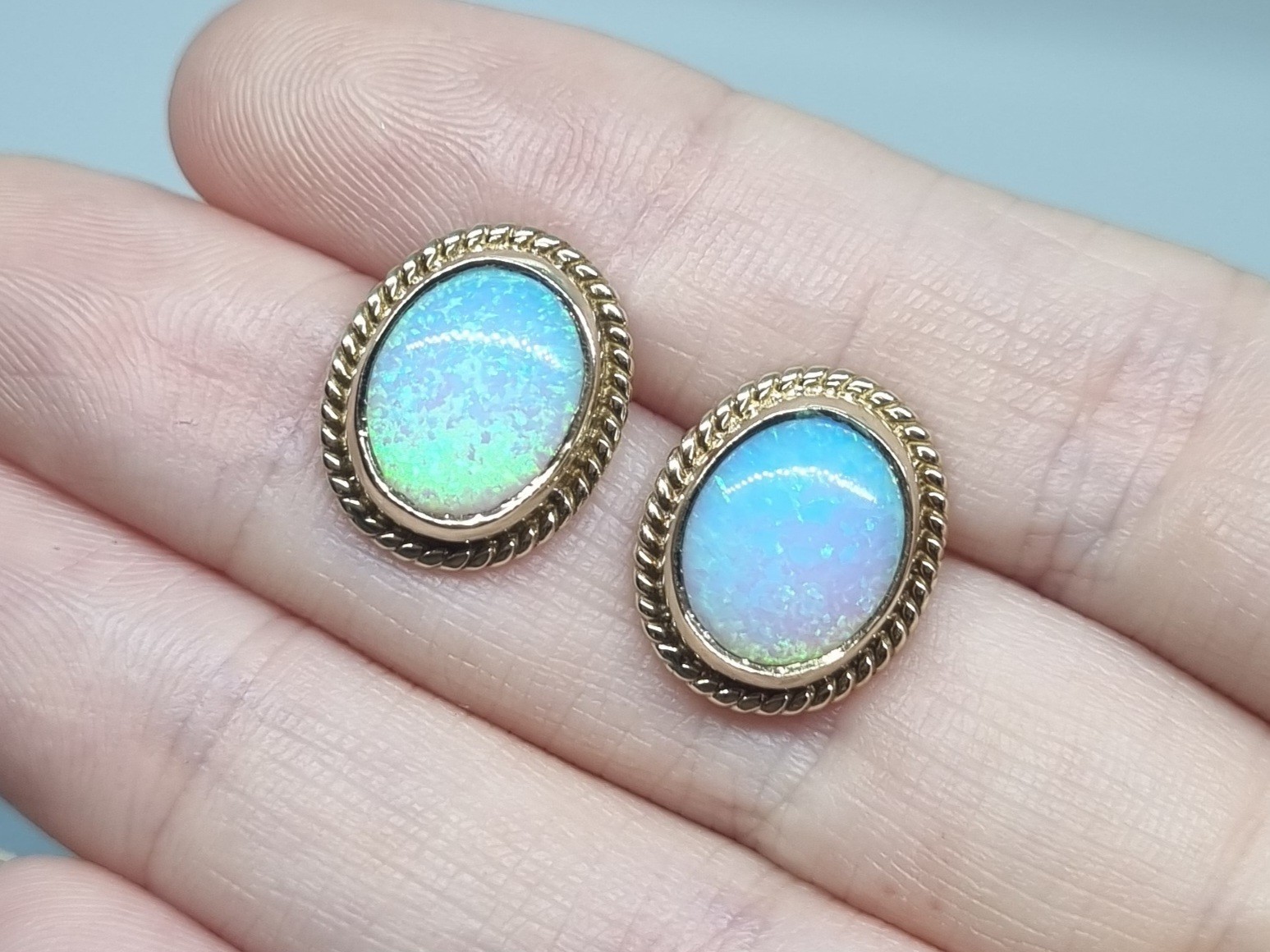 Stunning Statement Solid 9ct Yellow Gold Oval Stu… - image 1