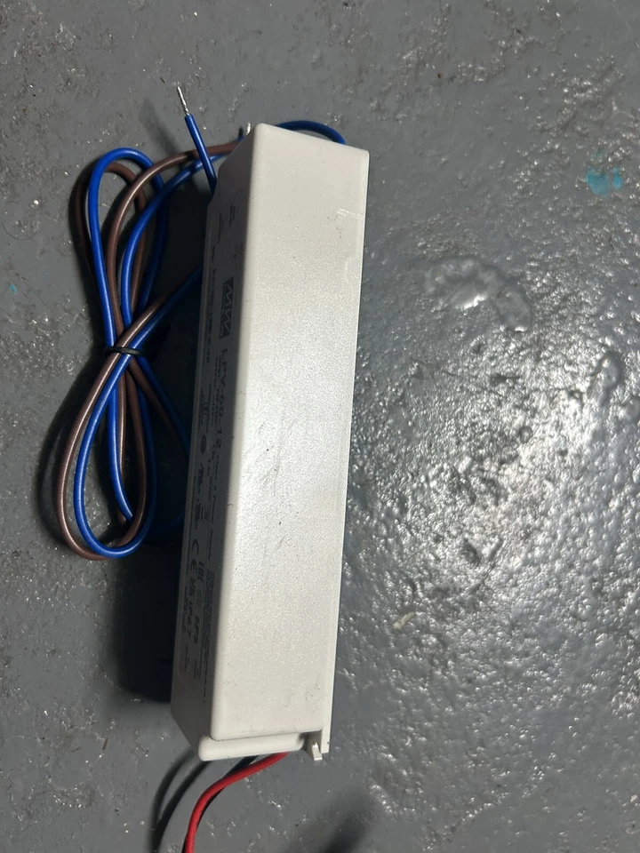 Fuente de alimentación Mean Well LPV-60-12 serie LPV AC-DC 12 voltios 5 amperios  Pack de 10 Foto 3 de 4