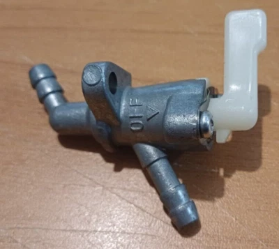 Robinet essence moteur MITSUBISHI G400PVY 080-081-082 Ref KF31008AA - Photo 1/3