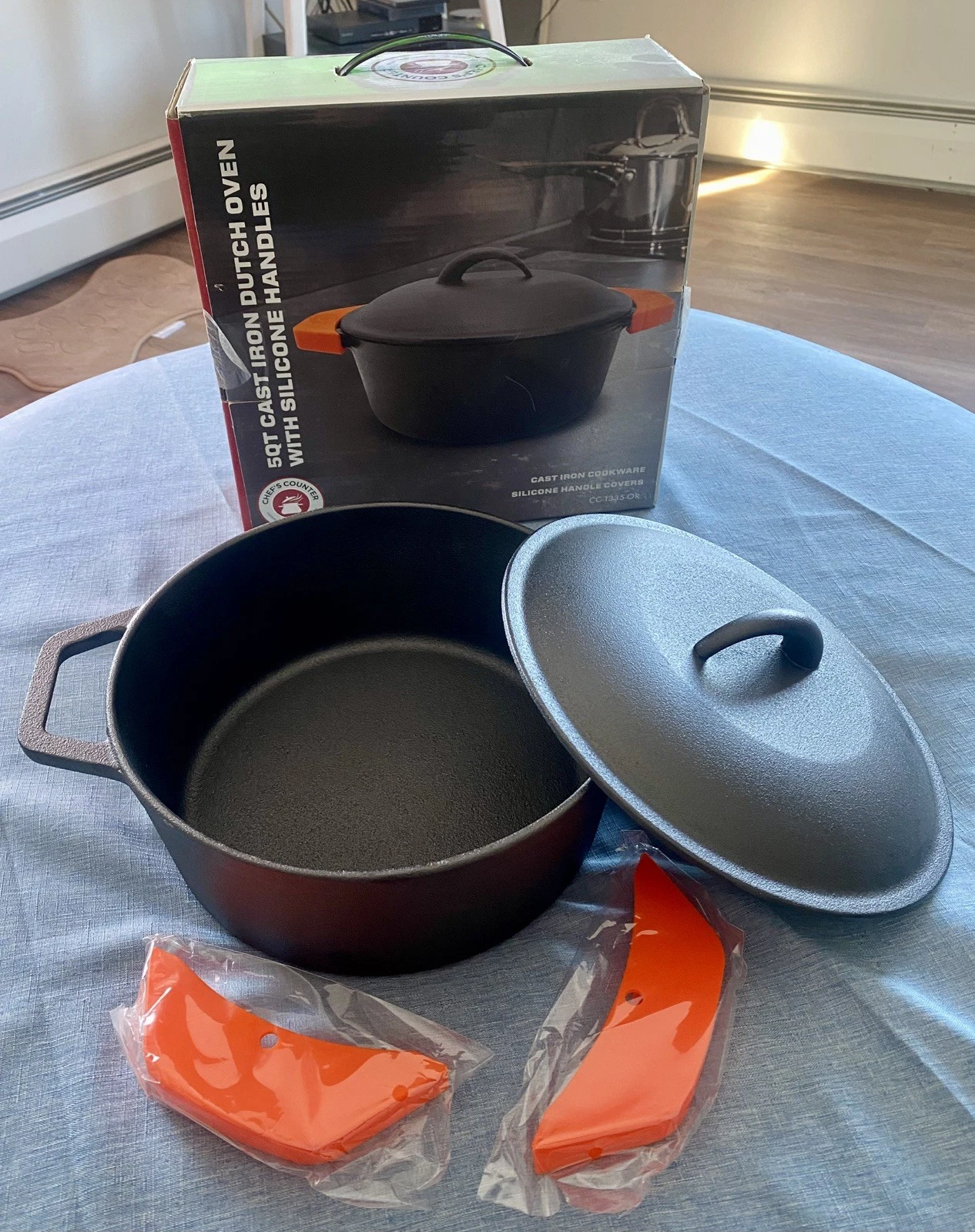 Cast Iron Dutch Oven Pot with Lid, Camping Cookware, small oven sized, campfire.