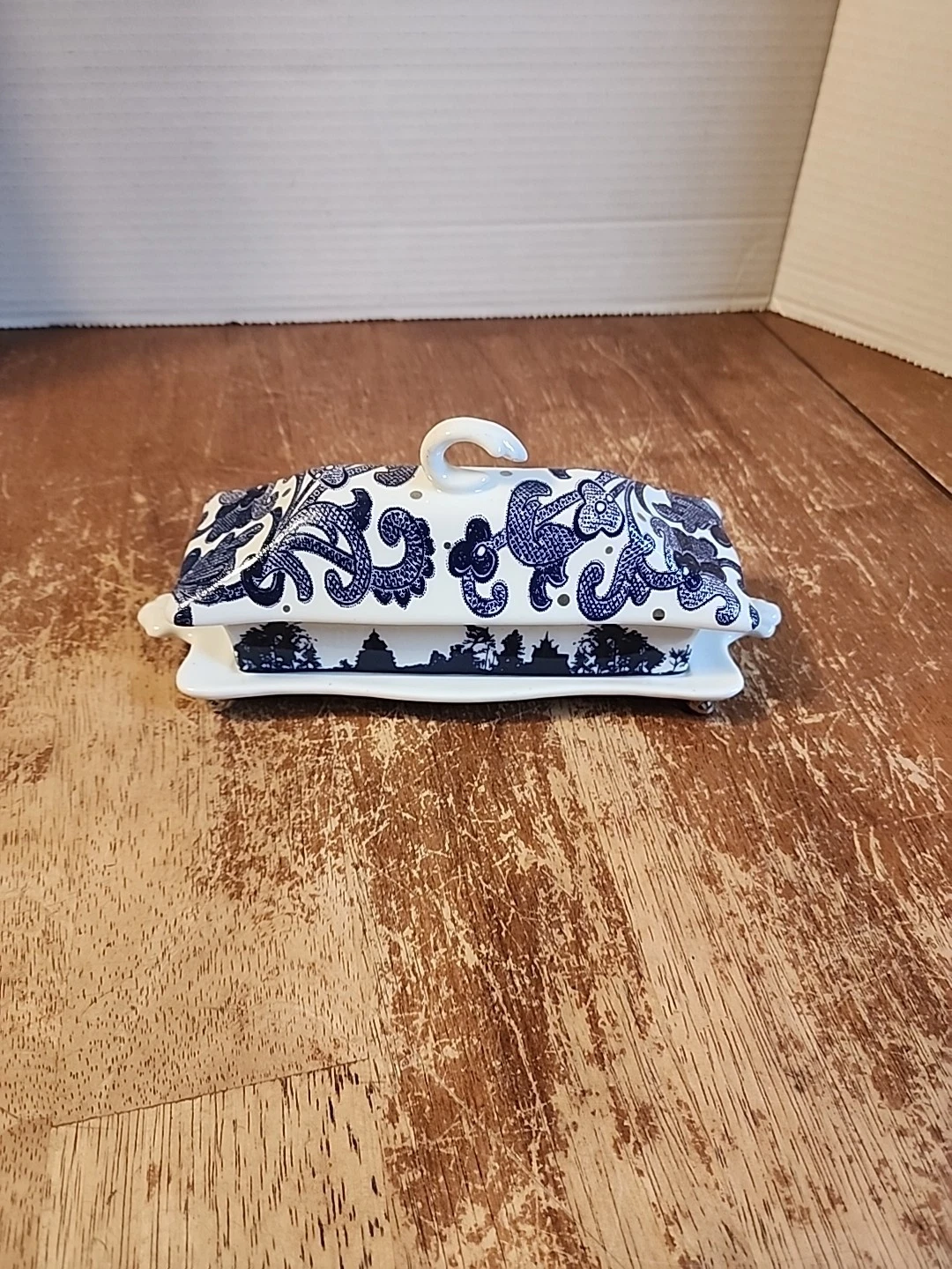 Anthropologie Cobalt Blue and White 21K Platinum Covered Footed Butter Dish