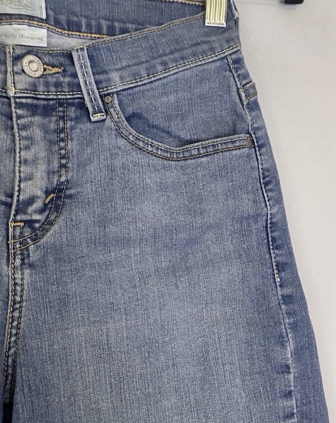Levis 512 Perfectly Slimming Womens Denim Bermuda Shorts W25 Blue Stretch 10” image 5