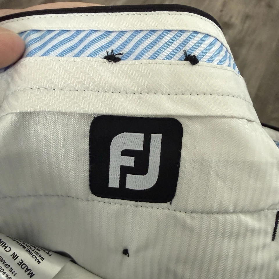 Pantalones Cortos de Golf Footjoy Para Hombres 32 Negros Frente Plano Ligeros Elastizados Rendimiento FJ Foto 2 de 4