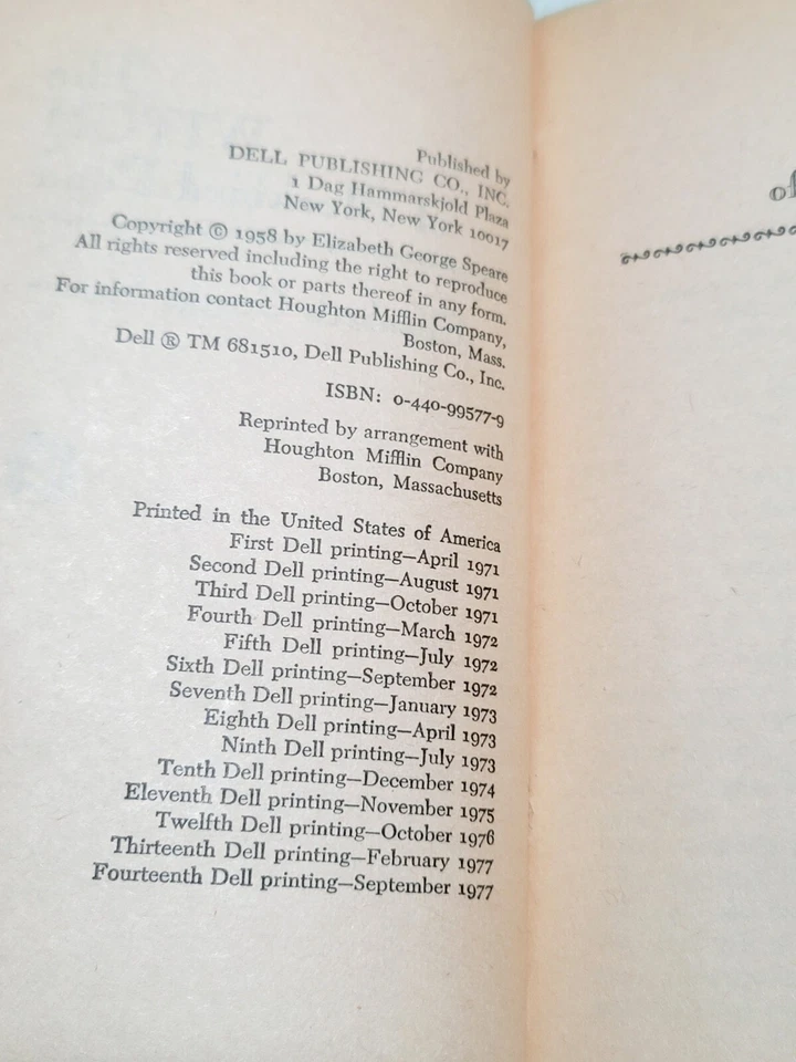 The Witch of Blackbird Pond book by Elizabeth George Speare Foto 3 de 3