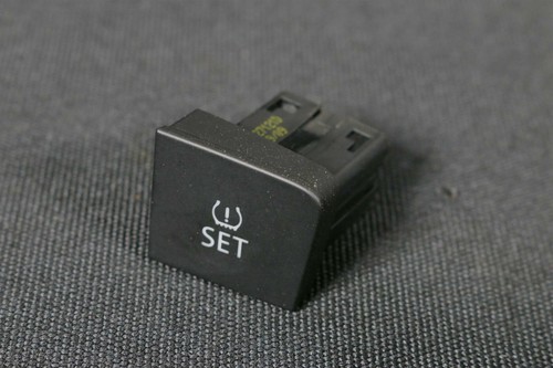 Schalter Taster für Reifenkontrollanzeige 3C0927121D VW Passat CC 3C B6 40.111km