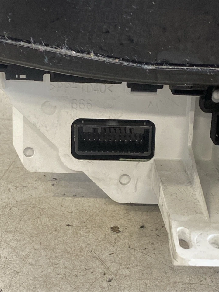 Toyota Yaris T3 2009 velocímetro cuadro de instrumentos 83800-0D681 Foto 2 de 4