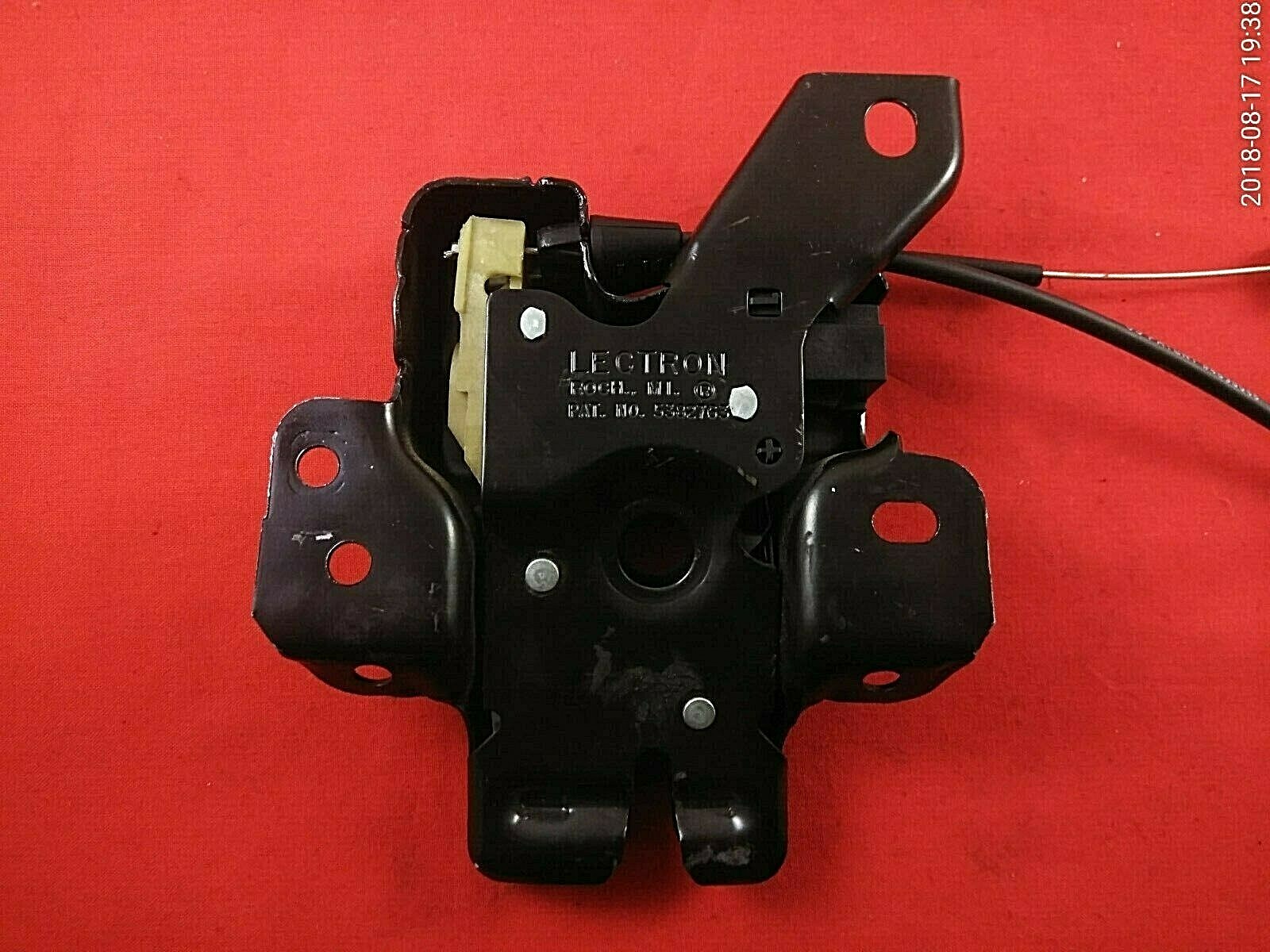 0106 FORD CROWN VICTORIA TRUNK LATCH POWER RELEASE LOCK ACTUATOR DECK