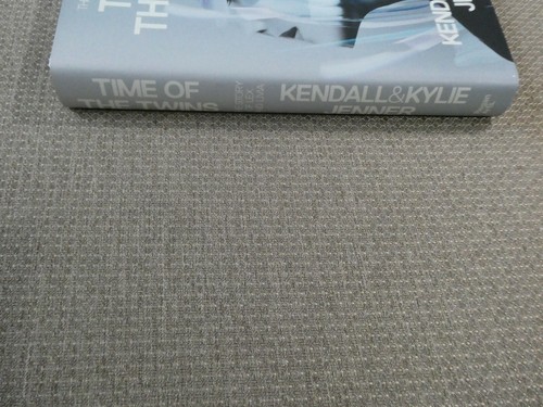 Kendall & Kylie Jenner Hand Signed 1st ED HB Book Time Of The Twins JSA #RR91551 - Picture 10 of 10