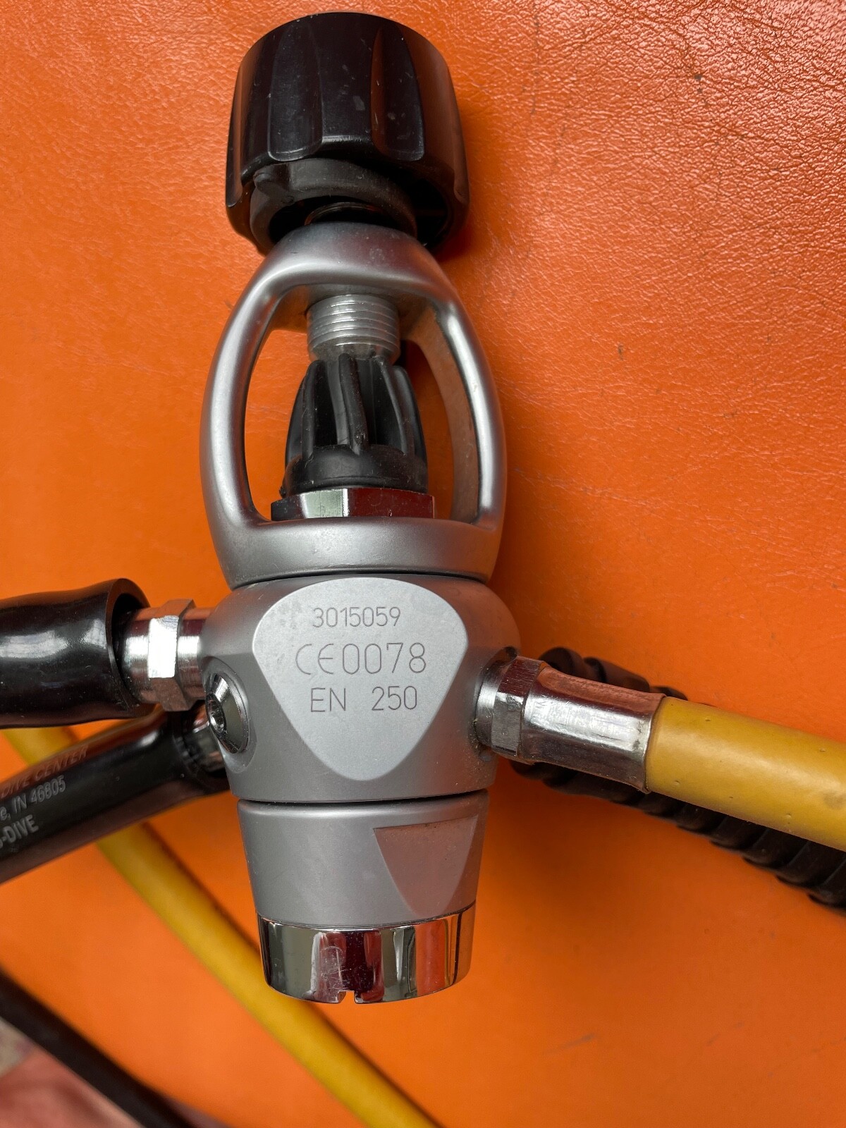 AquaLung & Aqua Lung Glacia Scuba Regulators Suuto Pivot 2 Gauges