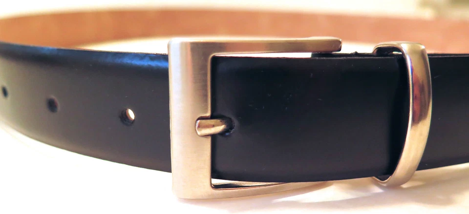 ZARA CINTURÓN HOMBRE CUERO NEGRO CON HEBILLA CROMADA ZARA REGALO GRANDE Foto 4 de 4