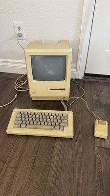 Apple Macintosh 512K M0001W Computer, Keyboard, Mouse, Floppy Disk