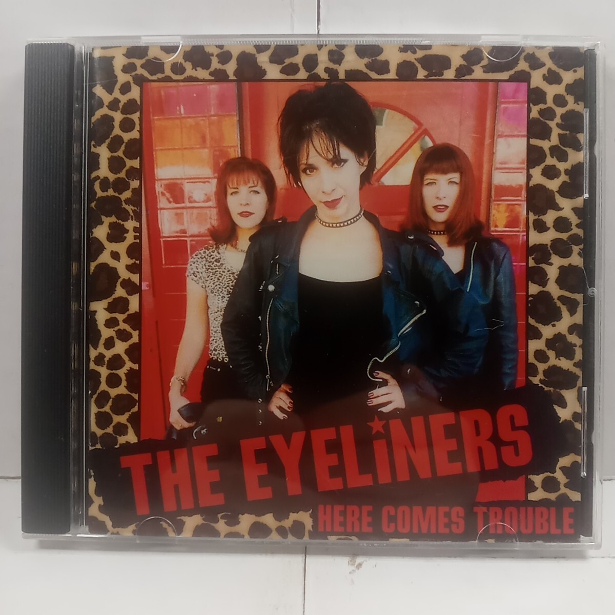 The Eyeliners – Here Comes Trouble, US 2000 Lookout! Records – LK244 The Eyeliners – Here Comes Trouble, US 2000 Lookout! Records – LK244