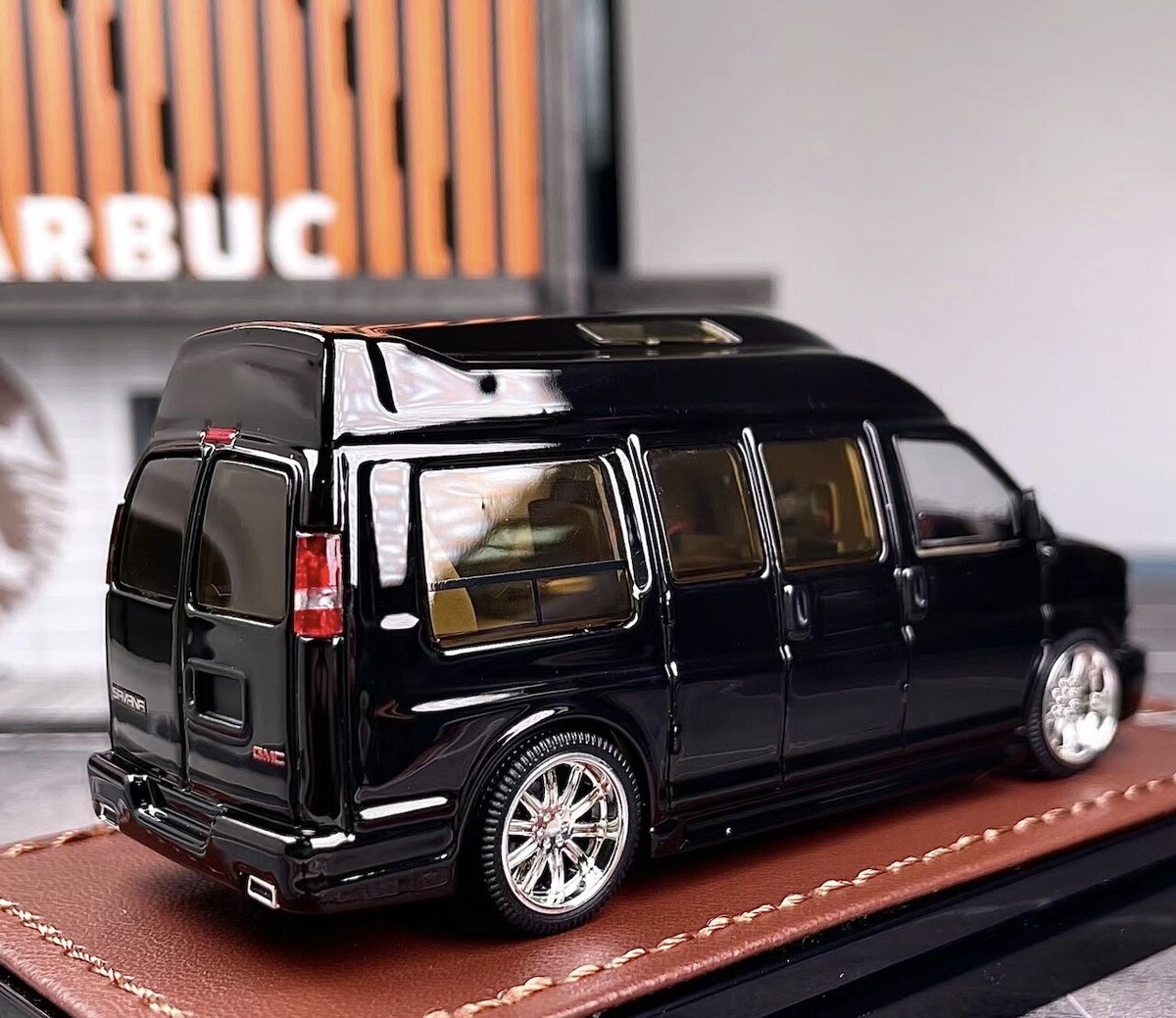 GOC 1:64 Black GMC Savana Cutaway Van MPV RV Model Diecast Metal