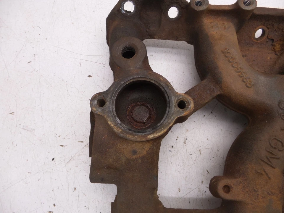 80-81 Pontiac 265 4.3L Intake Manifold 2 Barrel Cast Iron 10009963 Original GM - Image 4 of 4